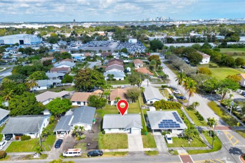 Villa ou maison à vendre à Dania Beach, Floride: 2 chambres, 120.12 m2 № 2028024 - photo 10
