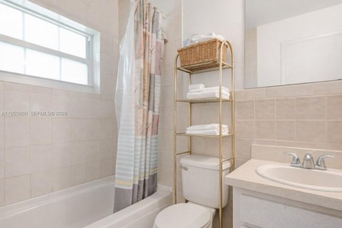 Villa ou maison à vendre à Dania Beach, Floride: 2 chambres, 120.12 m2 № 2028024 - photo 7