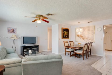 Villa ou maison à vendre à Dania Beach, Floride: 2 chambres, 120.12 m2 № 2028024 - photo 2