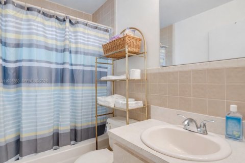 Villa ou maison à vendre à Dania Beach, Floride: 2 chambres, 120.12 m2 № 2028024 - photo 6