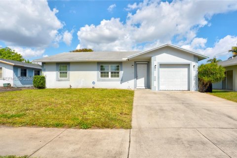 Villa ou maison à Dania Beach, Floride 2 chambres, 120.12 m2 № 2028024