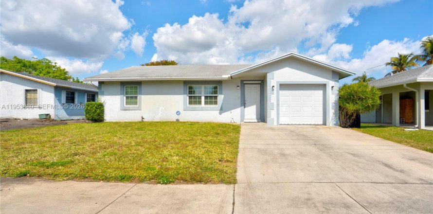 Villa ou maison à Dania Beach, Floride 2 chambres, 120.12 m2 № 2028024