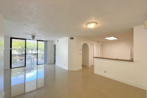 Condominio en alquiler en Plantation, Florida, 1 dormitorio, 72.19 m2 № 2042576 - foto 10