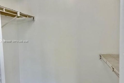 Condominio en alquiler en Plantation, Florida, 1 dormitorio, 72.19 m2 № 2042576 - foto 17