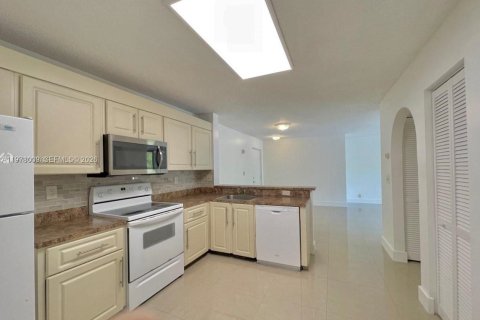 Condominio en alquiler en Plantation, Florida, 1 dormitorio, 72.19 m2 № 2042576 - foto 6