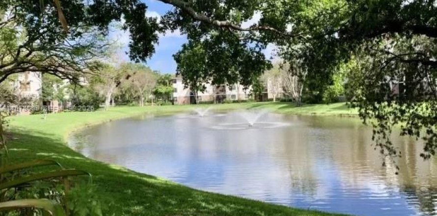 Condominio en Plantation, Florida, 1 dormitorio  № 2042576