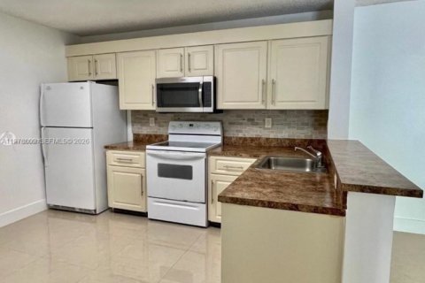 Condominio en alquiler en Plantation, Florida, 1 dormitorio, 72.19 m2 № 2042576 - foto 13