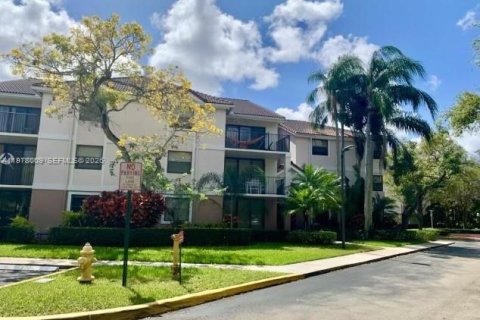 Condominio en alquiler en Plantation, Florida, 1 dormitorio, 72.19 m2 № 2042576 - foto 2