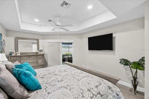 House in PORT ST LUCIE in Saint Lucie, Florida 4 bedrooms, 158.4 sq.m. № 2197050 - photo 15