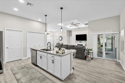 House in PORT ST LUCIE in Saint Lucie, Florida 4 bedrooms, 158.4 sq.m. № 2197050 - photo 13