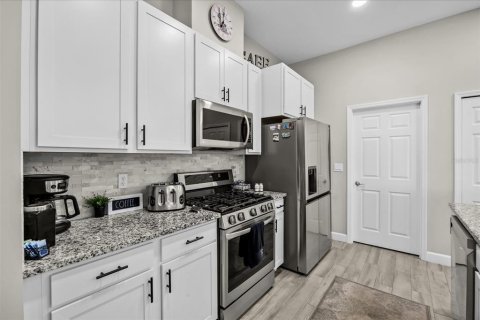 House in PORT ST LUCIE in Saint Lucie, Florida 4 bedrooms, 158.4 sq.m. № 2197050 - photo 12