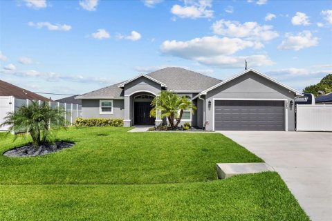 House in PORT ST LUCIE in Saint Lucie, Florida 4 bedrooms, 158.4 sq.m. № 2197050