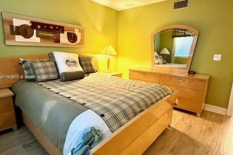 Condo in Deerfield Beach, Florida, 2 bedrooms  № 1974496 - photo 17