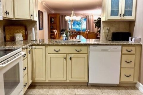 Condo in Deerfield Beach, Florida, 2 bedrooms  № 1974496 - photo 9