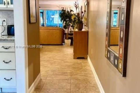 Condo in Deerfield Beach, Florida, 2 bedrooms  № 1974496 - photo 5