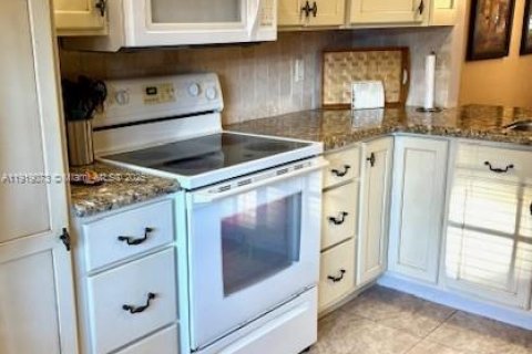 Condo in Deerfield Beach, Florida, 2 bedrooms  № 1974496 - photo 8