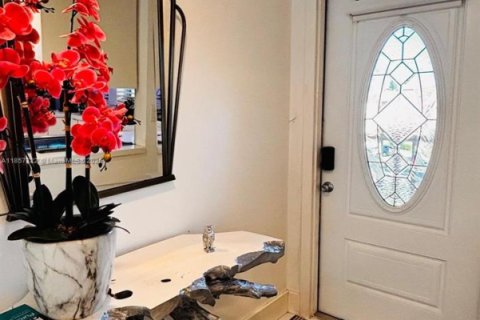 Condo in Sunrise, Florida, 2 bedrooms  № 1881893 - photo 5