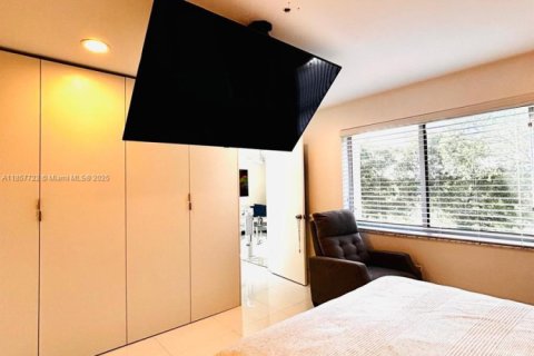 Condo in Sunrise, Florida, 2 bedrooms  № 1881893 - photo 11