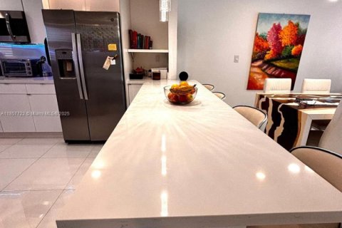 Condo in Sunrise, Florida, 2 bedrooms  № 1881893 - photo 4