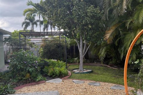 Villa ou maison à louer à Dania Beach, Floride: 2 chambres, 113.99 m2 № 2002143 - photo 11