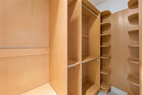 Villa ou maison à vendre à Miami, Floride: 3 chambres, 250.65 m2 № 2024061 - photo 24