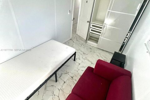 House in Hollywood, Florida 2 bedrooms, 107.86 sq.m. № 2041986 - photo 7