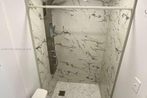 House in Hollywood, Florida 2 bedrooms, 107.86 sq.m. № 2041986 - photo 10