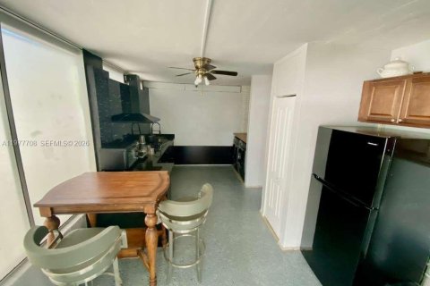 House in Hollywood, Florida 2 bedrooms, 107.86 sq.m. № 2041986 - photo 5