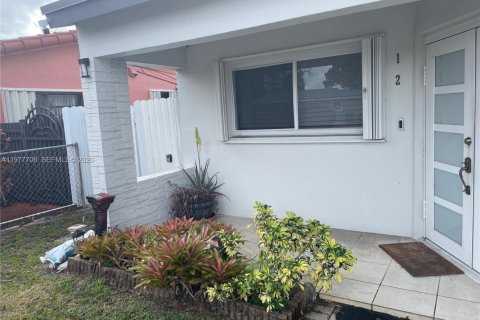 House in Hollywood, Florida 2 bedrooms, 107.86 sq.m. № 2041986 - photo 3