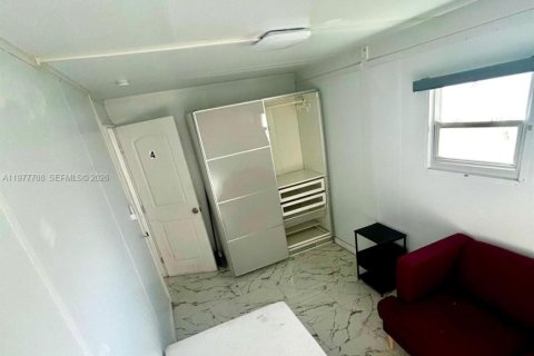 House in Hollywood, Florida 2 bedrooms, 107.86 sq.m. № 2041986 - photo 8