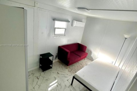 House in Hollywood, Florida 2 bedrooms, 107.86 sq.m. № 2041986