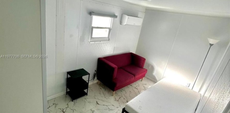 House in Hollywood, Florida 2 bedrooms, 107.86 sq.m. № 2041986