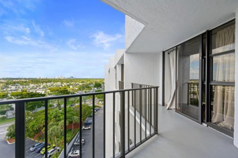 Condo in Hallandale Beach, Florida, 1 bedroom  № 2085743 - photo 20