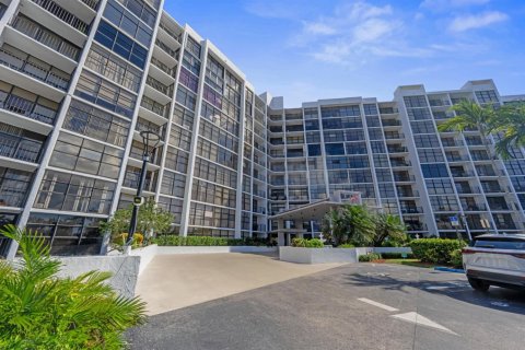 Condo in Hallandale Beach, Florida, 1 bedroom  № 2085743