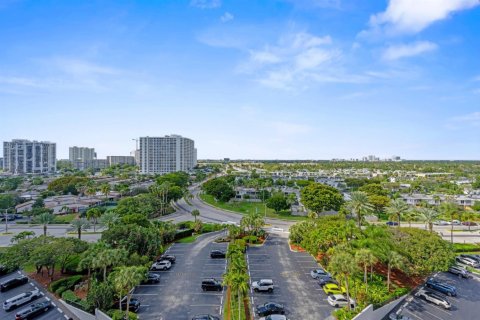 Condo in Hallandale Beach, Florida, 1 bedroom  № 2085743 - photo 21