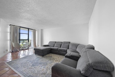 Condo in Hallandale Beach, Florida, 1 bedroom  № 2085743 - photo 6