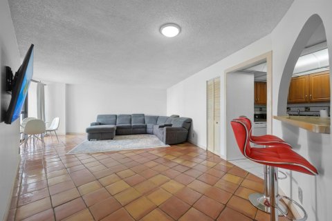 Condo in Hallandale Beach, Florida, 1 bedroom  № 2085743 - photo 7