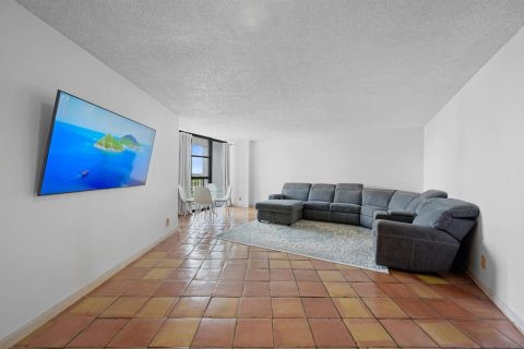 Condo in Hallandale Beach, Florida, 1 bedroom  № 2085743 - photo 4