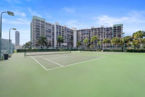 Condo in Hallandale Beach, Florida, 1 bedroom  № 2085743 - photo 25
