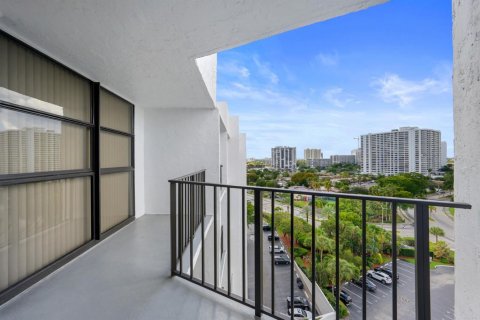 Condo in Hallandale Beach, Florida, 1 bedroom  № 2085743 - photo 19