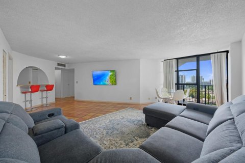 Condo in Hallandale Beach, Florida, 1 bedroom  № 2085743 - photo 5