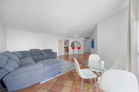 Condo in Hallandale Beach, Florida, 1 bedroom  № 2085743 - photo 8