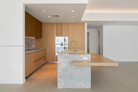 Condo in Miami Beach, Florida, 3 bedrooms  № 1466818 - photo 16