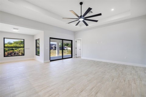 House in Lehigh Acres, Florida 4 bedrooms, 178.28 sq.m. № 1756347 - photo 8
