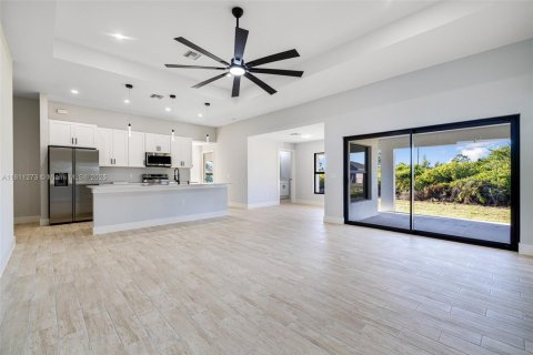 House in Lehigh Acres, Florida 4 bedrooms, 178.28 sq.m. № 1756347 - photo 7