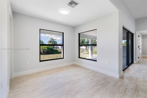 House in Lehigh Acres, Florida 4 bedrooms, 178.28 sq.m. № 1756347 - photo 11