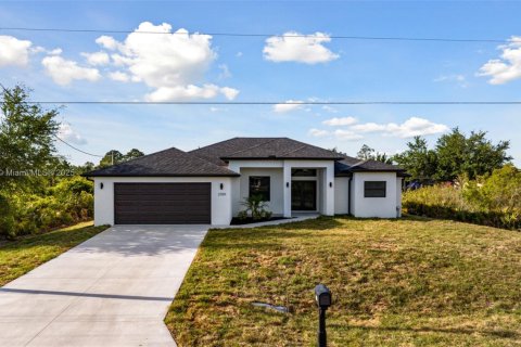 House in Lehigh Acres, Florida 4 bedrooms, 178.28 sq.m. № 1756347 - photo 2