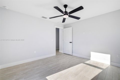 House in Lehigh Acres, Florida 4 bedrooms, 178.28 sq.m. № 1756347 - photo 30