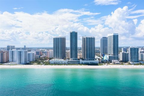 Condo in Hallandale Beach, Florida, 1 bedroom  № 1439695 - photo 25