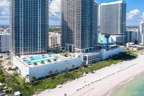 Condo in Hallandale Beach, Florida, 1 bedroom  № 1439695 - photo 27